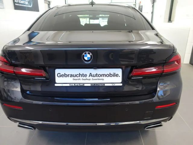 BMW 520 520d Luxury Line Sedan xDrive