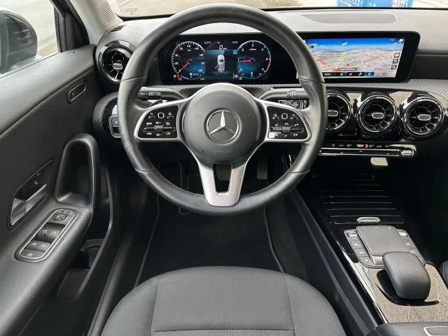 Mercedes-Benz A 180 A 180 d