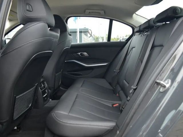 BMW 330 330i Sedan xDrive