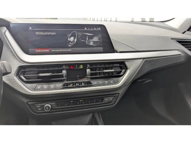 BMW 118 118i 5-deurs Sedan