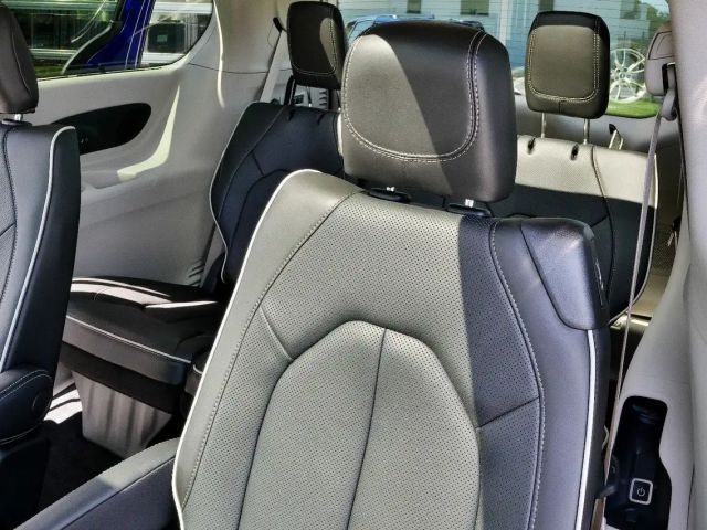 Chrysler Pacifica Limited