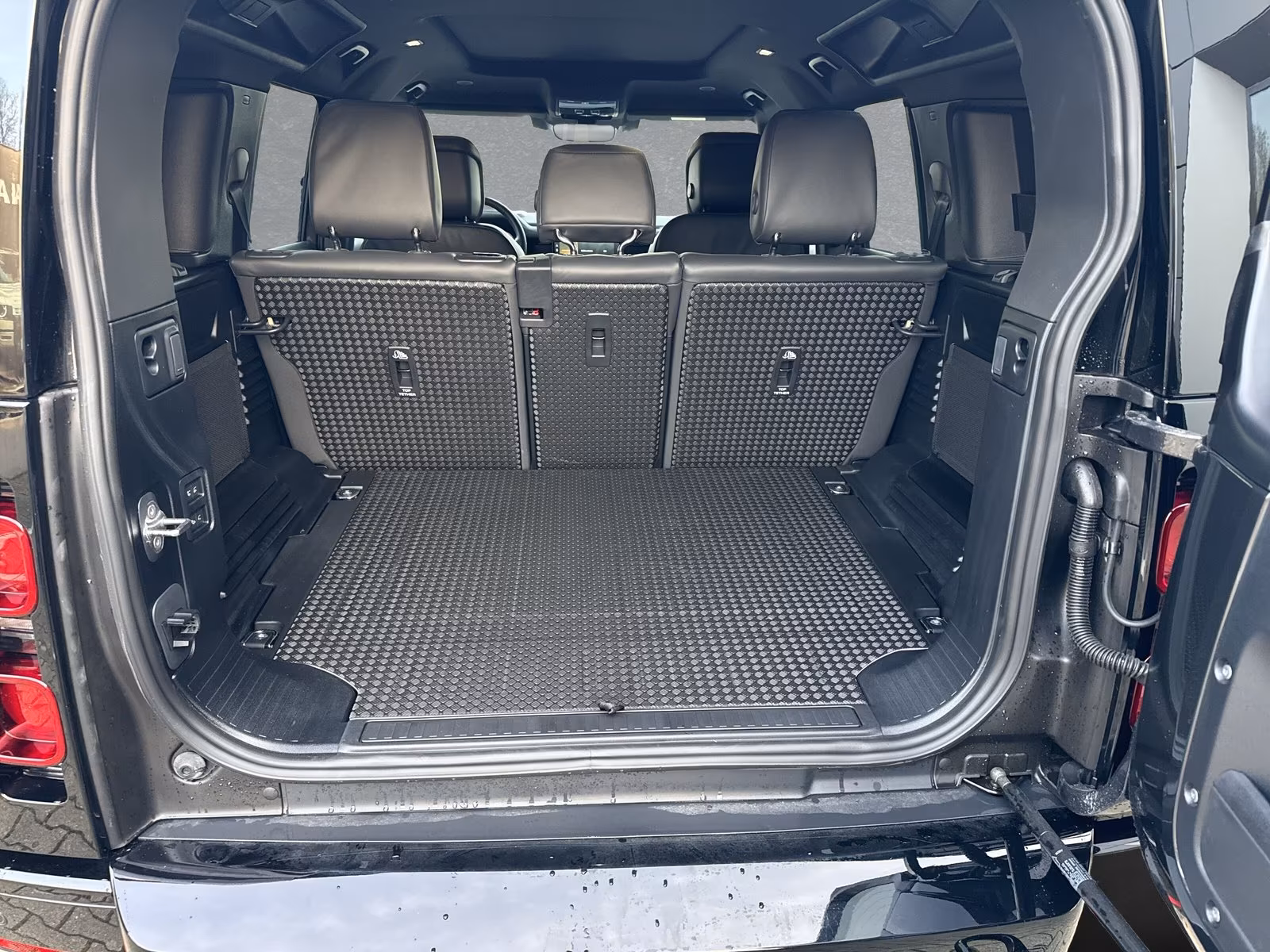 Land Rover Defender 3.0 110 D300 Dynamic HSE