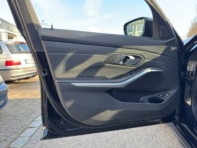 BMW 330 330e M-Sport Touring xDrive