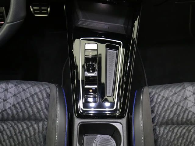 Volkswagen Golf 1.5 eTSI DSG Golf VIII R-Line