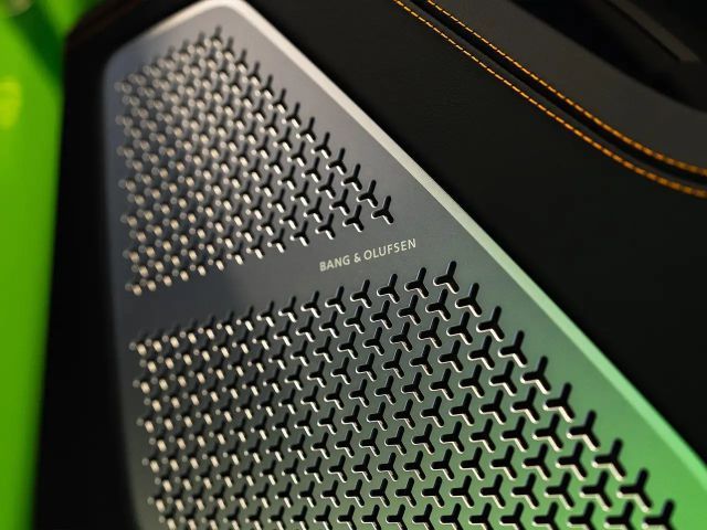 Lamborghini Urus Pano HUD B&O 360 23" TV Nachtsicht AHK Soft