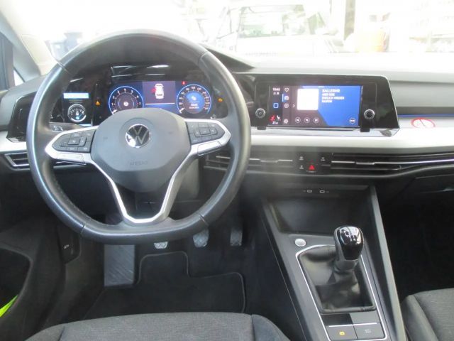Volkswagen Golf Life Variant