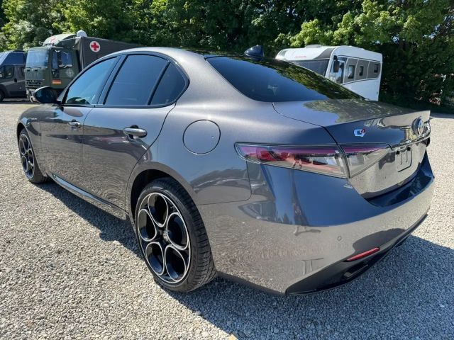 Alfa Romeo Giulia AT8 Q4 Turbo Veloce