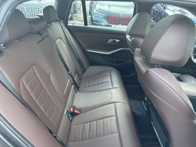 BMW 330 330e M-Sport xDrive