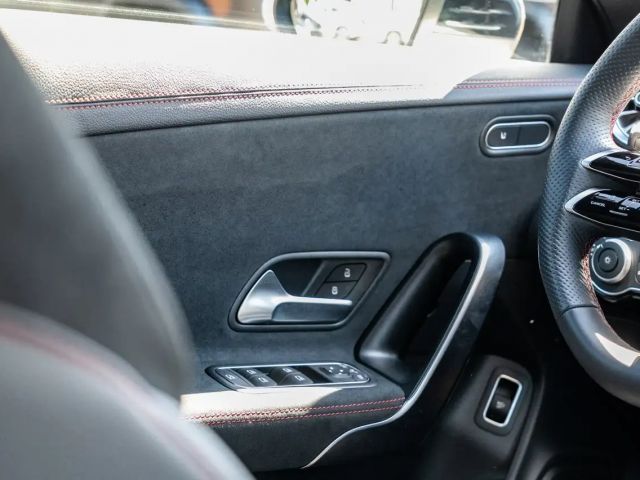 Mercedes-Benz CLA 200 AMG Line Coupé