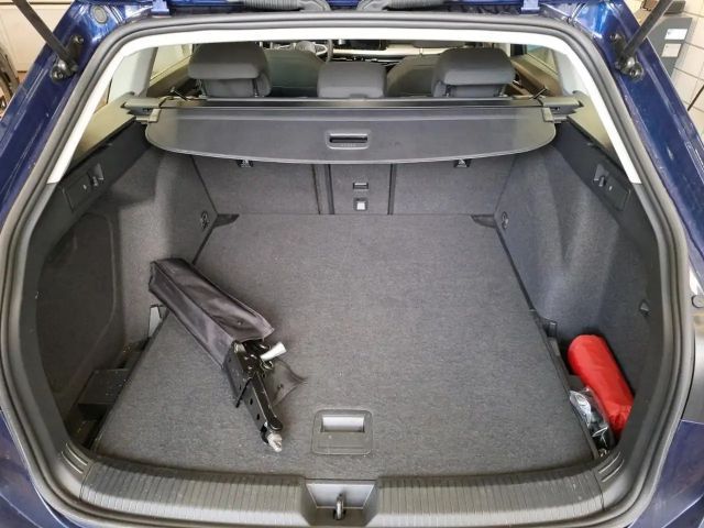 Volkswagen Golf 1.5 eTSI DSG Life Variant