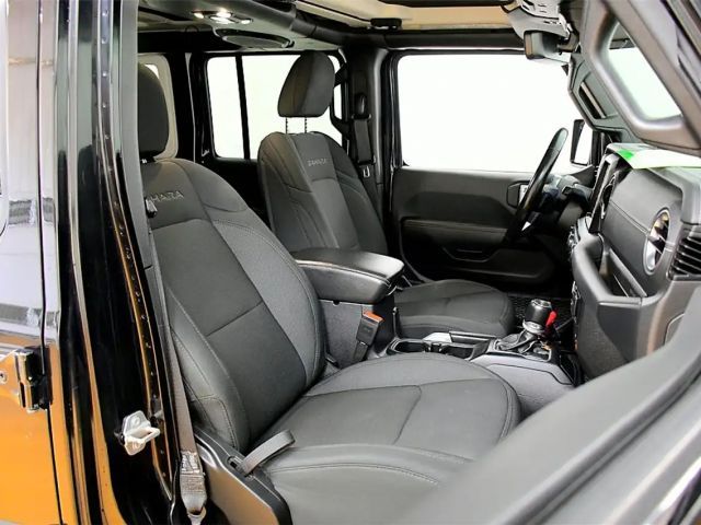 Jeep Wrangler Sahara