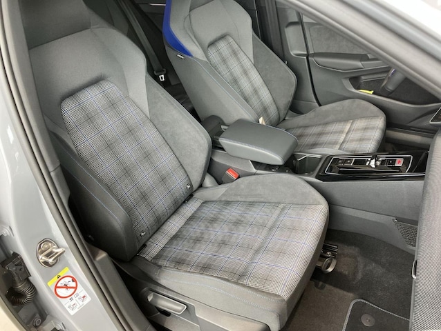 Volkswagen Golf CarPlay Hyb. Matrix Pano ACC AHK