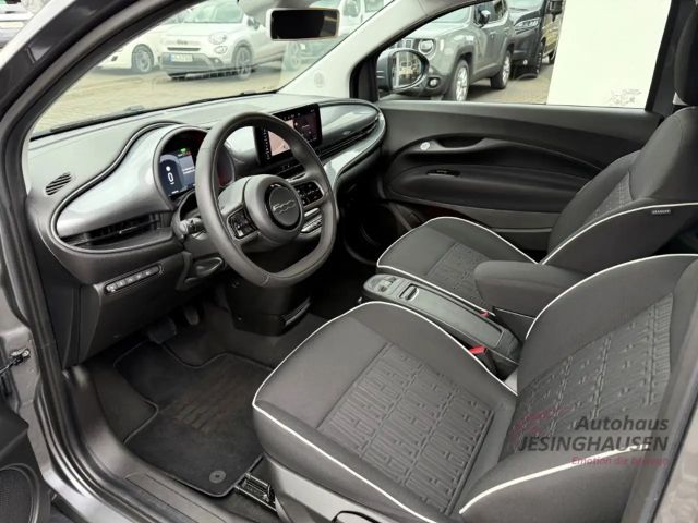 Fiat 500e Cabrio+JBL+Navi+Rückfahrkam.+PDC+Klimaaut.