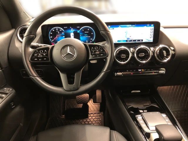 Mercedes-Benz GLA 200 4MATIC GLA 200 d