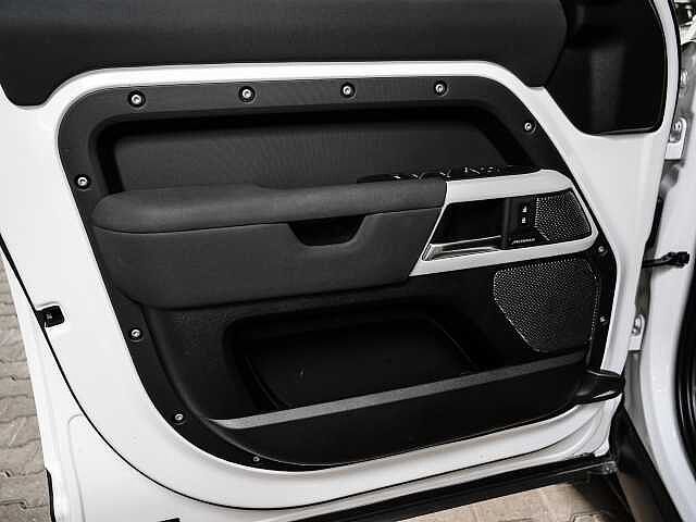 Land Rover Defender 110 Dynamic SE