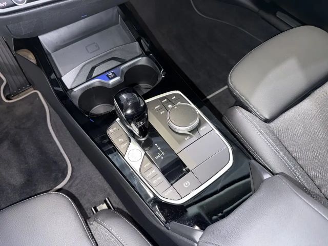 BMW 120 120i 5-deurs Sedan Sport Line