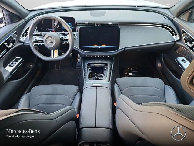 Mercedes-Benz E 200 AMG Line Sedan