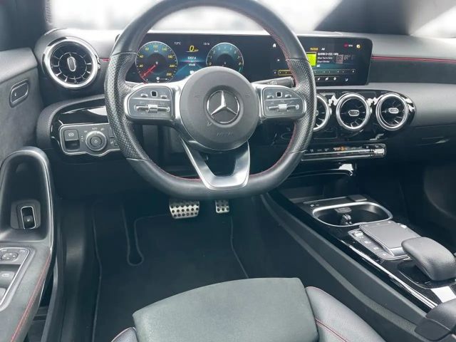 Mercedes-Benz A 250 A 250 e AMG Line