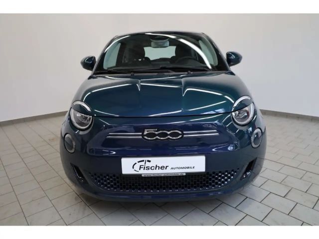 Fiat 500e Action