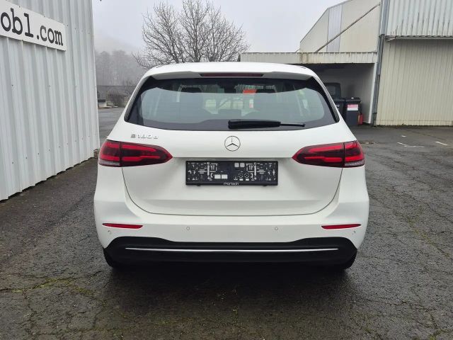 Mercedes-Benz B 180 B 180 d