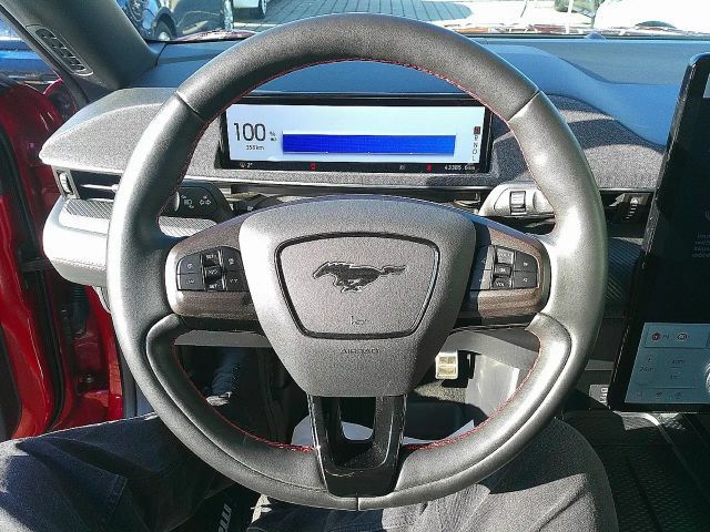 Ford Mustang Mach-E AWD Standard range