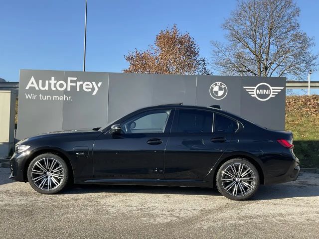 BMW 330 330e Sedan