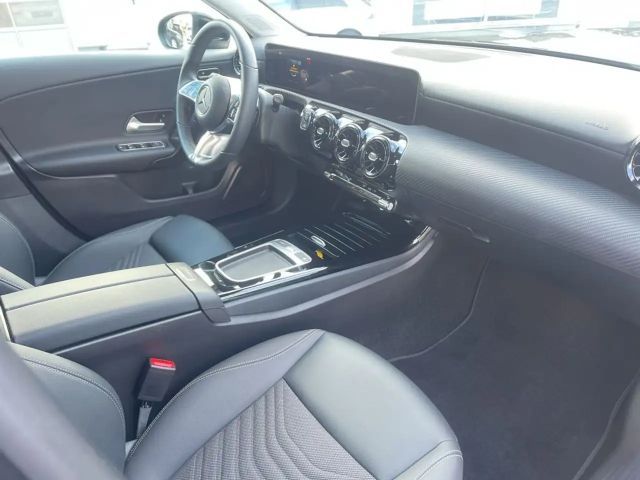 Mercedes-Benz A 180 A 180 7G-DCT Entry,KLIMA,NAVI,TEMPO,RFK,SH,LED,SH