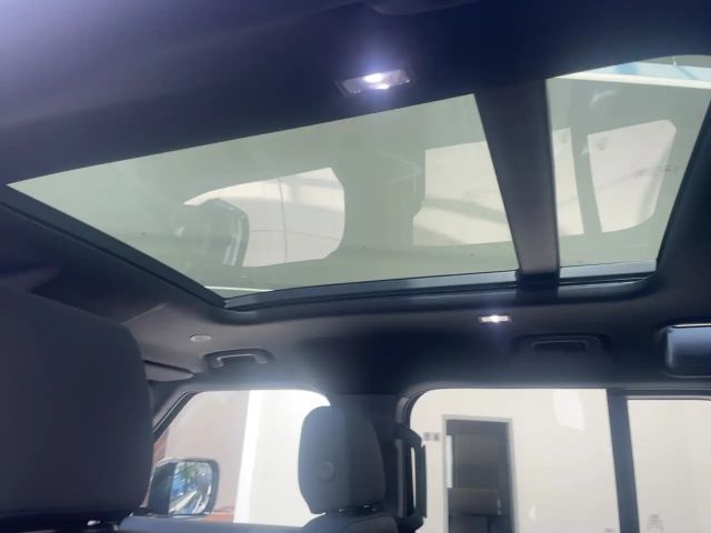 Land Rover Defender 110 D300 Dynamic SE