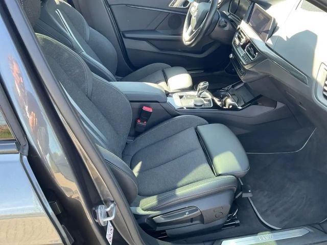 BMW 118 118i Sedan Sport Line