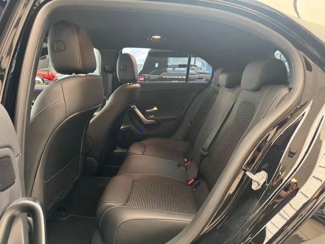 Mercedes-Benz A 220 A 220 d Progressive