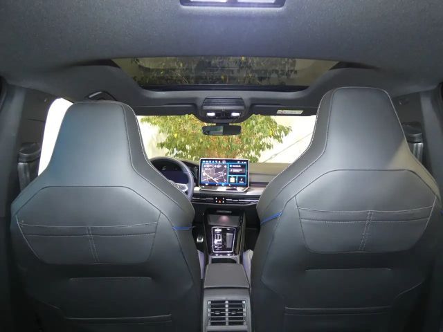 Volkswagen Golf 1.5 eTSI DSG R-Line