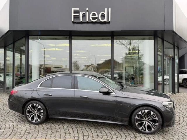Mercedes-Benz E 220 E 220 d Sedan