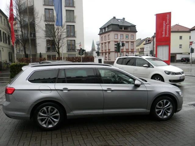 Volkswagen Passat Business DSG IQ.Drive Variant