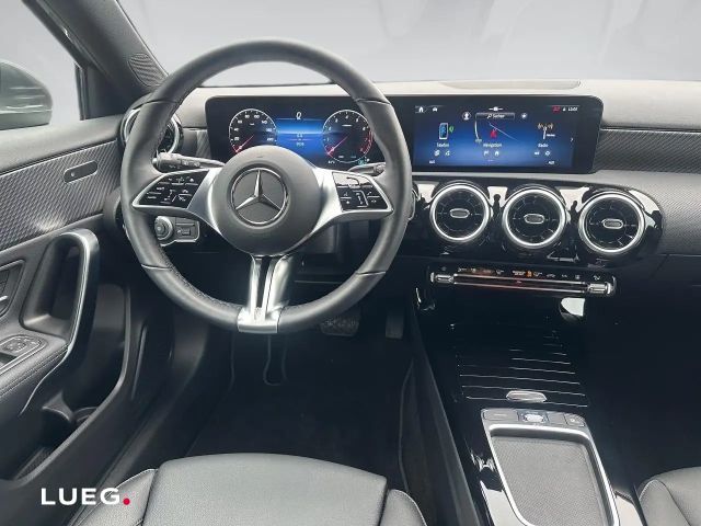 Mercedes-Benz A 200 Hatchback Progressive