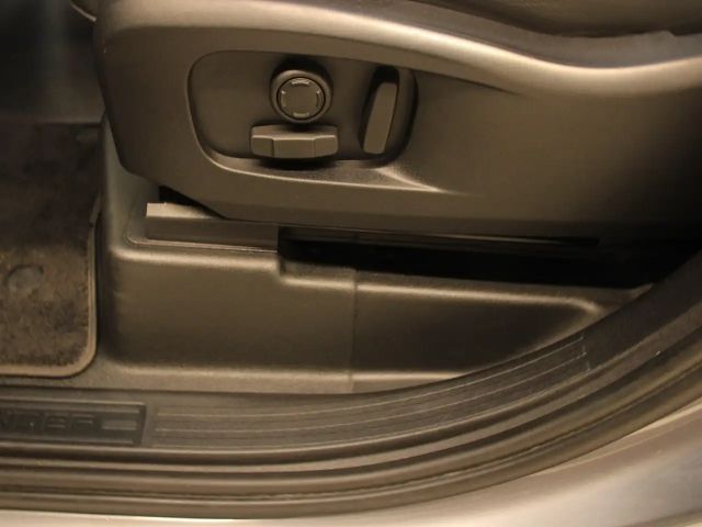 Land Rover Defender 3.0 110 Black Pack D250 SE