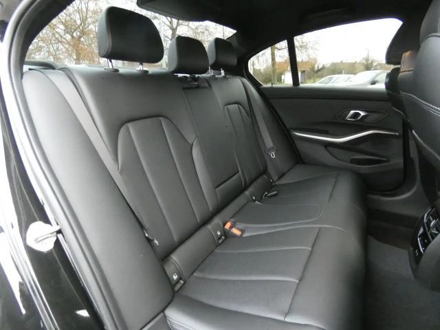 BMW 320 320d M-Sport Sedan xDrive