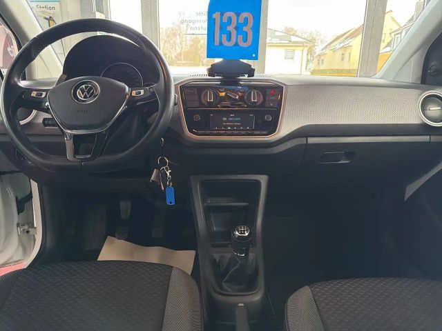 Volkswagen up! Active