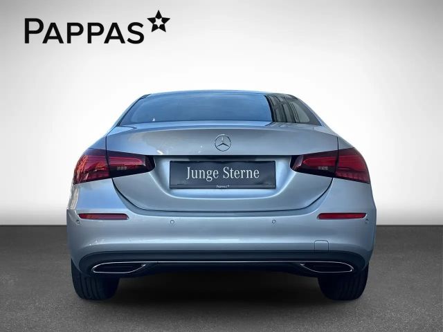 Mercedes-Benz A 180 Limousine PTS Cam Navi Wide LED SHZ