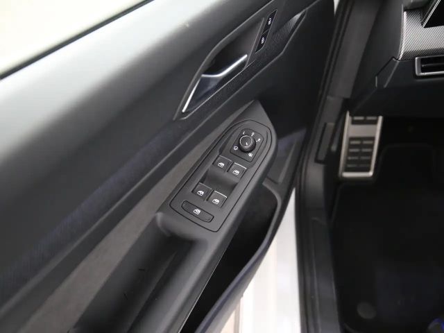 Volkswagen Golf 1.5 eTSI DSG Golf VIII R-Line