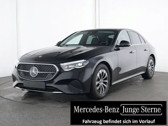 Mercedes-Benz E 200 AVANTGARDE Sedan
