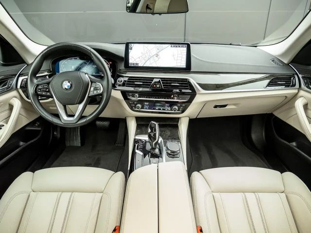 BMW 530 530d Luxury Line Touring xDrive
