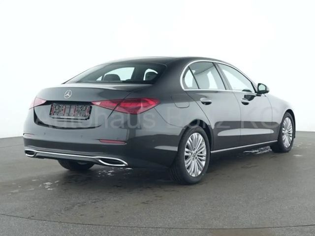 Mercedes-Benz C 200 Sedan