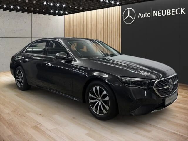 Mercedes-Benz E 200 AVANTGARDE Sedan