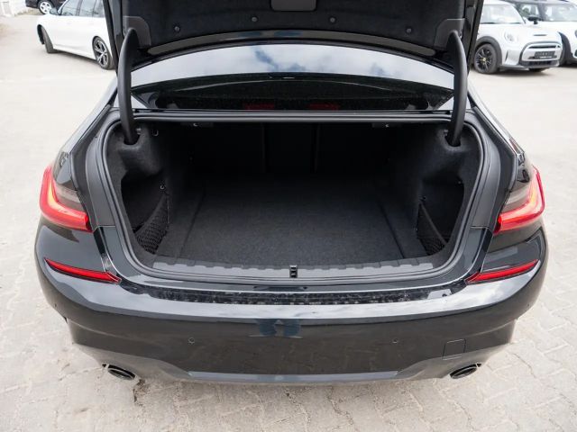 BMW 320 320d M-Sport Sedan