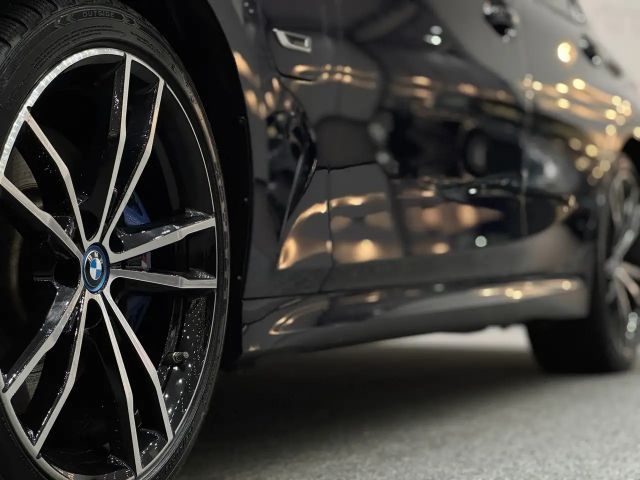 BMW 330 330e M-Sport Sedan xDrive