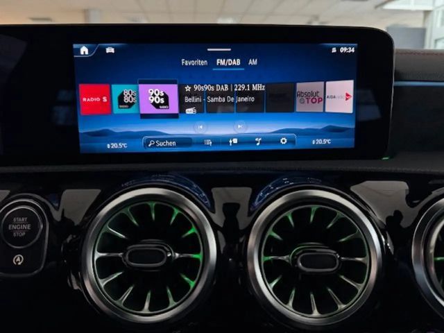 Mercedes-Benz CLA 200 AMG Line Premium