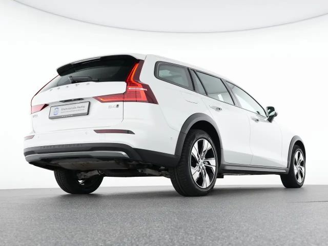Volvo V60 Cross Country AWD Plus