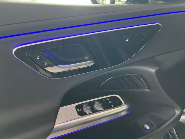 Mercedes-Benz E 200 AVANTGARDE Sedan