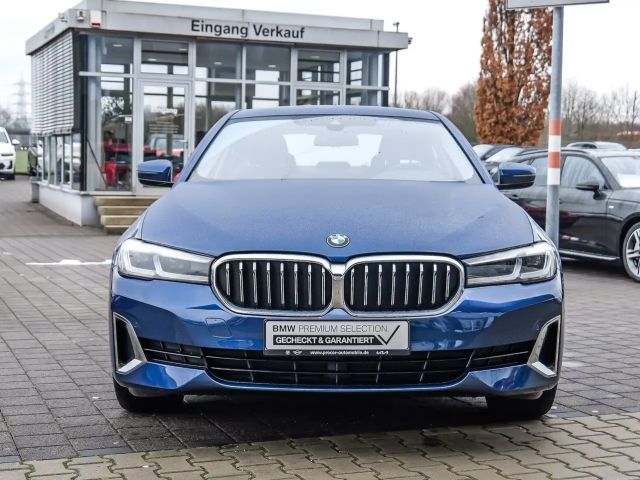 BMW 530 530e Luxury Line Sedan