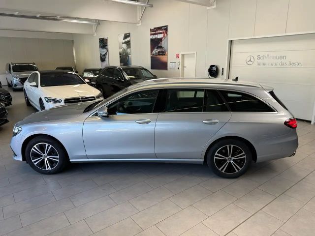 Mercedes-Benz E 220 AVANTGARDE E 220 d Estate